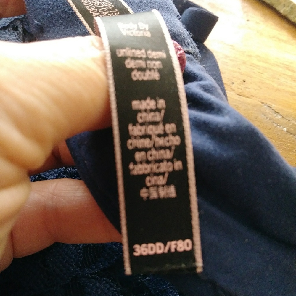 Victoria's Secret Demi Bra - Picture 3 of 3